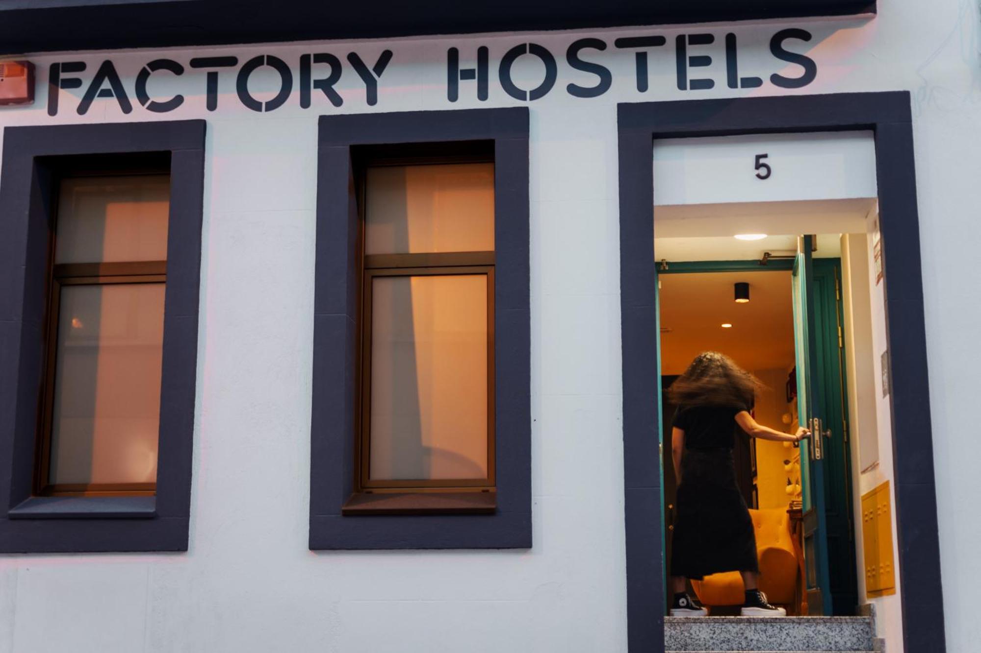 Factory Hostels Barcelona — Fotos 1